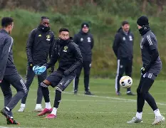 ayx-关于曼联训练开放日,转会期队长鼓劲引欢呼,CBA常规赛在即,轮换策略成焦点的信息