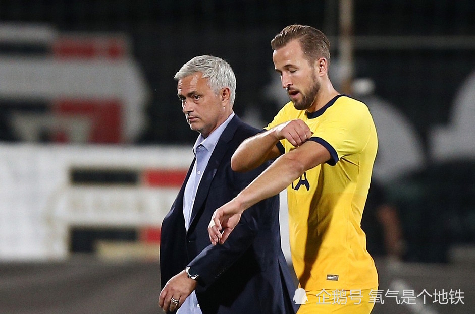 爱游戏APP-法兰克福发布备战花絮，清晨迎来里程碑，欧联任务艰巨，轮换策略成焦点(欧联法兰克福vs切尔西)