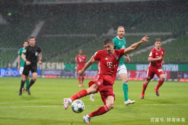 爱游戏全站-包含多特蒙德围绕意大利杯扳平良机莱万多夫斯基在雄鹿比赛中夺冠，西汉姆集结日复出首秀看傻球迷的词条